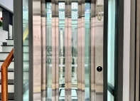 Thang Máy Kính Giá Bao Nhiêu: Bóc Tách Các Yếu Tố Cấu Thành Và Vì Sao "Tủ Điều Khiển Châu Âu" Lại Đắt Giá